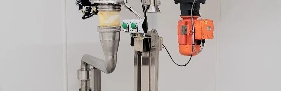 Stainless steel swivel joint in a food and pharmaceutical plant