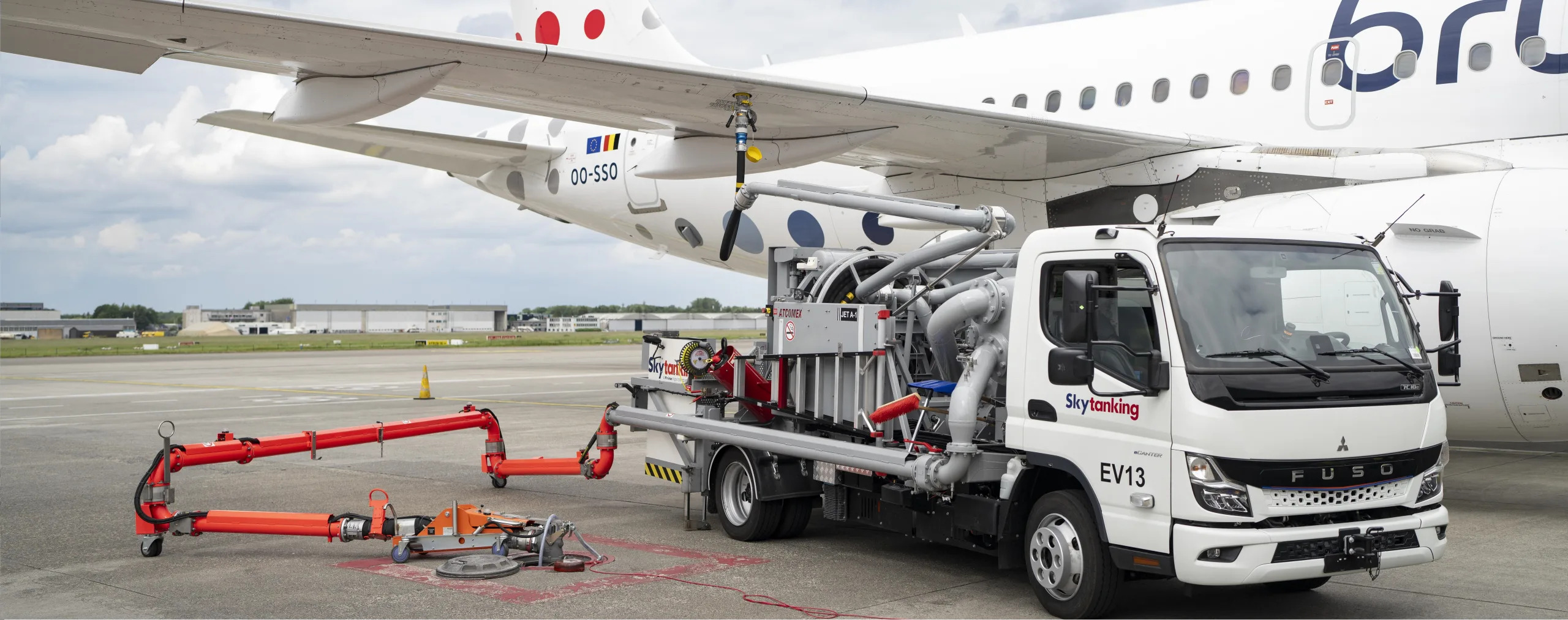 Refuelling truck fuelling an aircraft on the apron