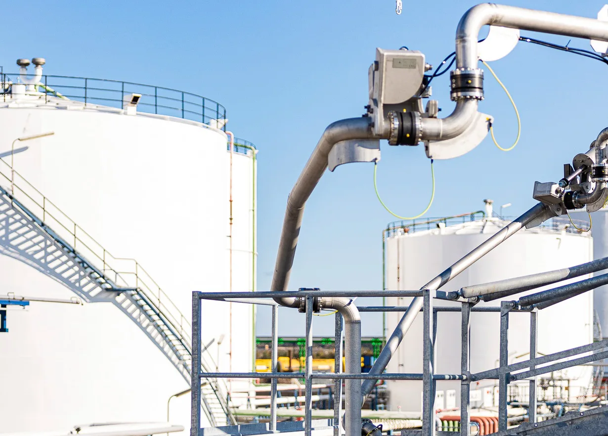 Loading arm with swivel joints at a tank farm