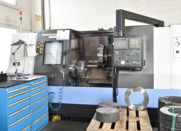 Doosan CNC lathe with blanks
