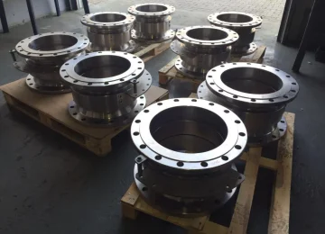 Large ATN flanged swivel joints on pallets
