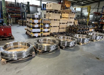 Large swivel joints in the hall before shipping