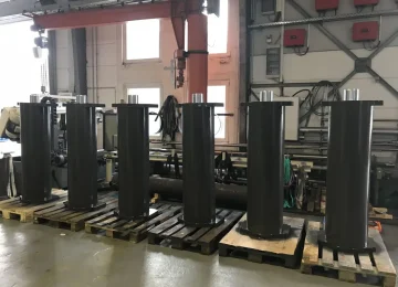 Black pipe sections with swivel joints
