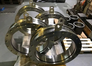 Large swivel joints with lifting lugs