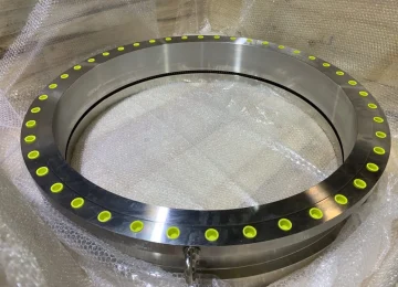 Large flange ring with yellow protective caps